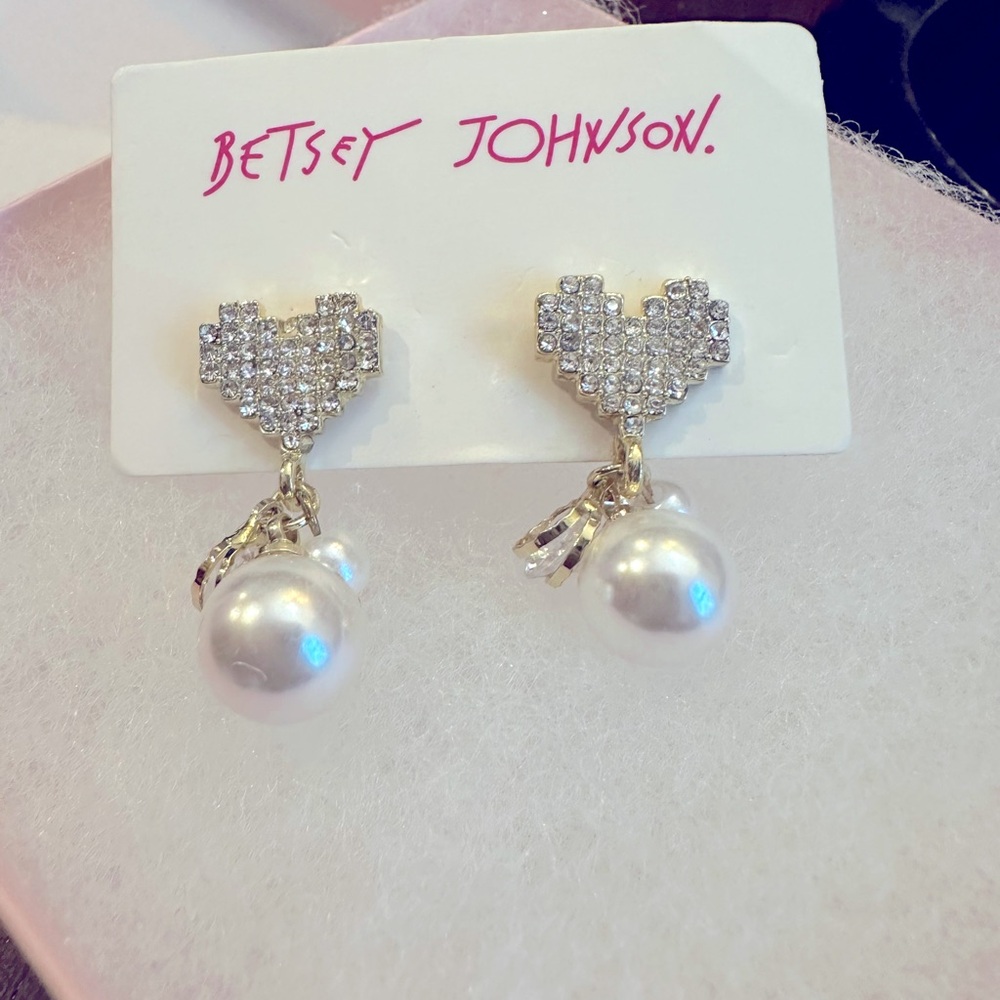 Betsey Johnson Rhinestone Crystal Pearl Love Heart‎ Drop Earrings NWT - Picture 3 of 4